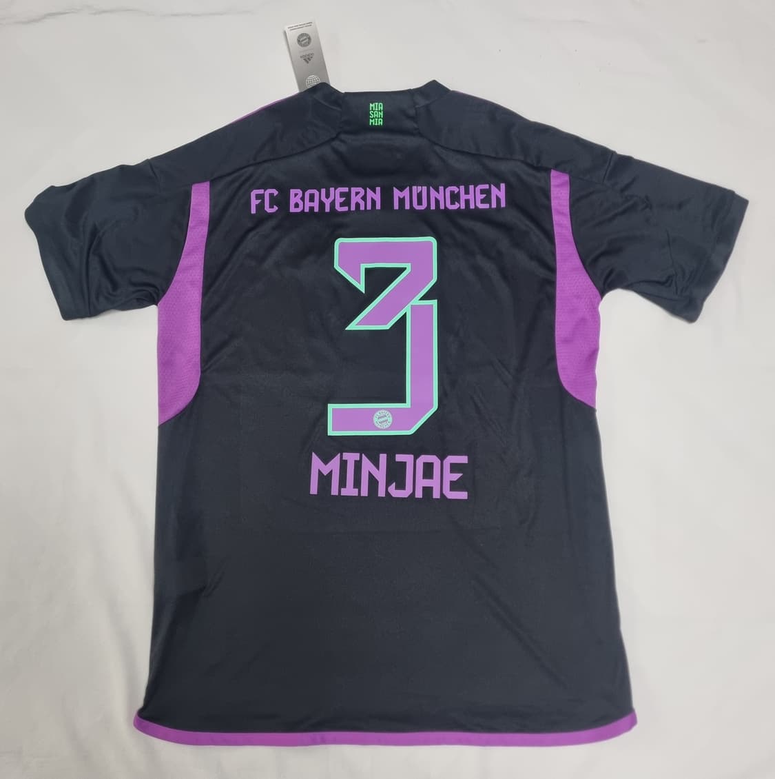 바이에른 뮌헨 원정 김민재 유니폼 팝니다 상품이미지2