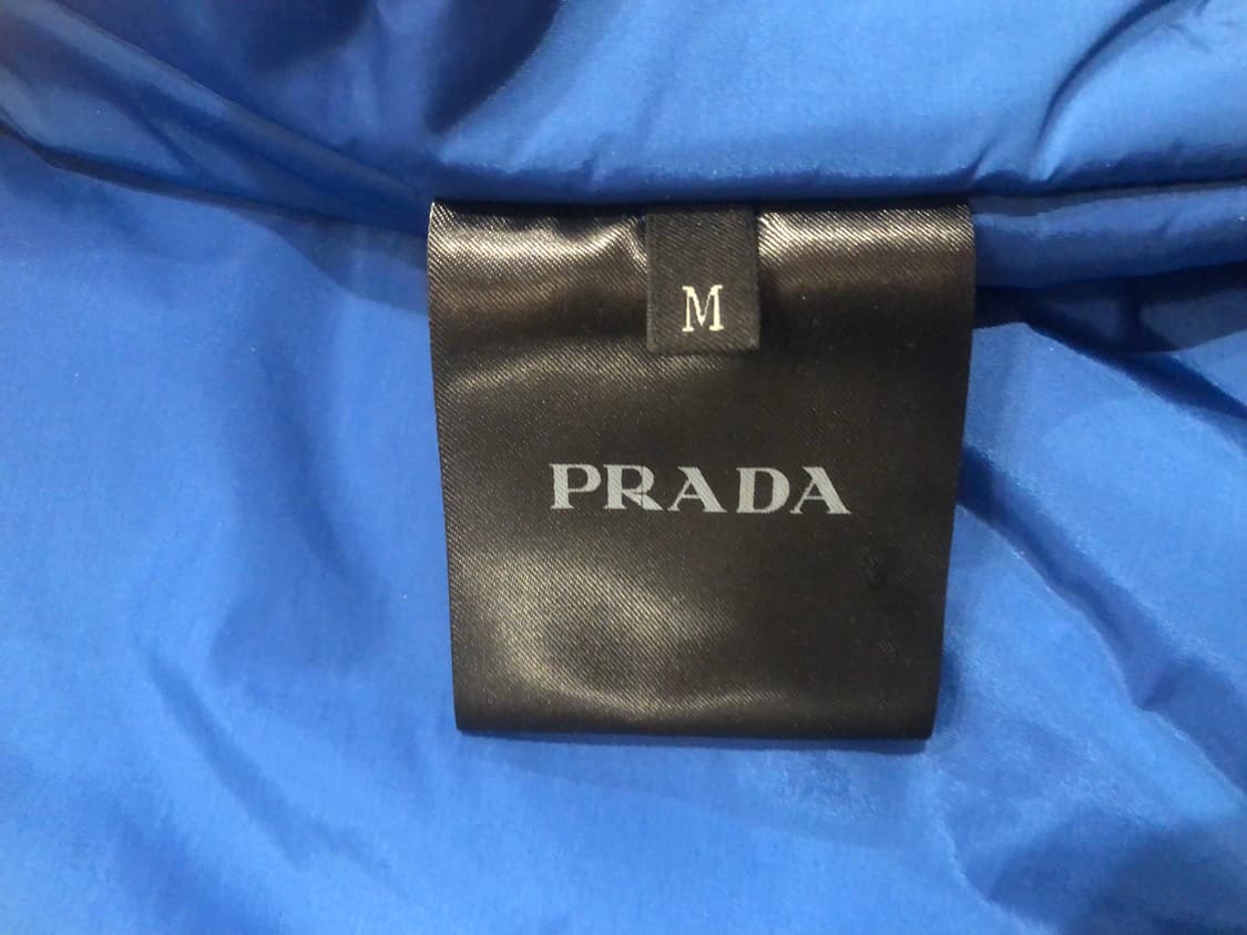 Prada 패치 로고 패딩 조끼 상품이미지3