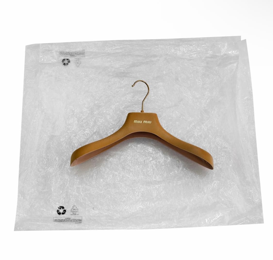 [38] 미우미우 24ss 샴브레이 자수 로고 데님 셔츠 라이트 블루 상품이미지10