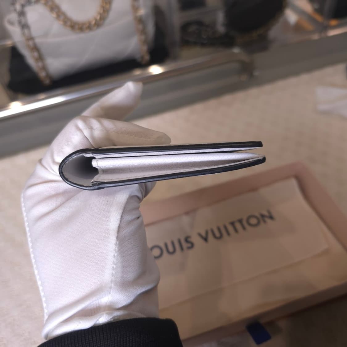 [중고/정품] 루이비통 브라짜 월릿 타이가라마 옵틱 화이트 상품이미지7