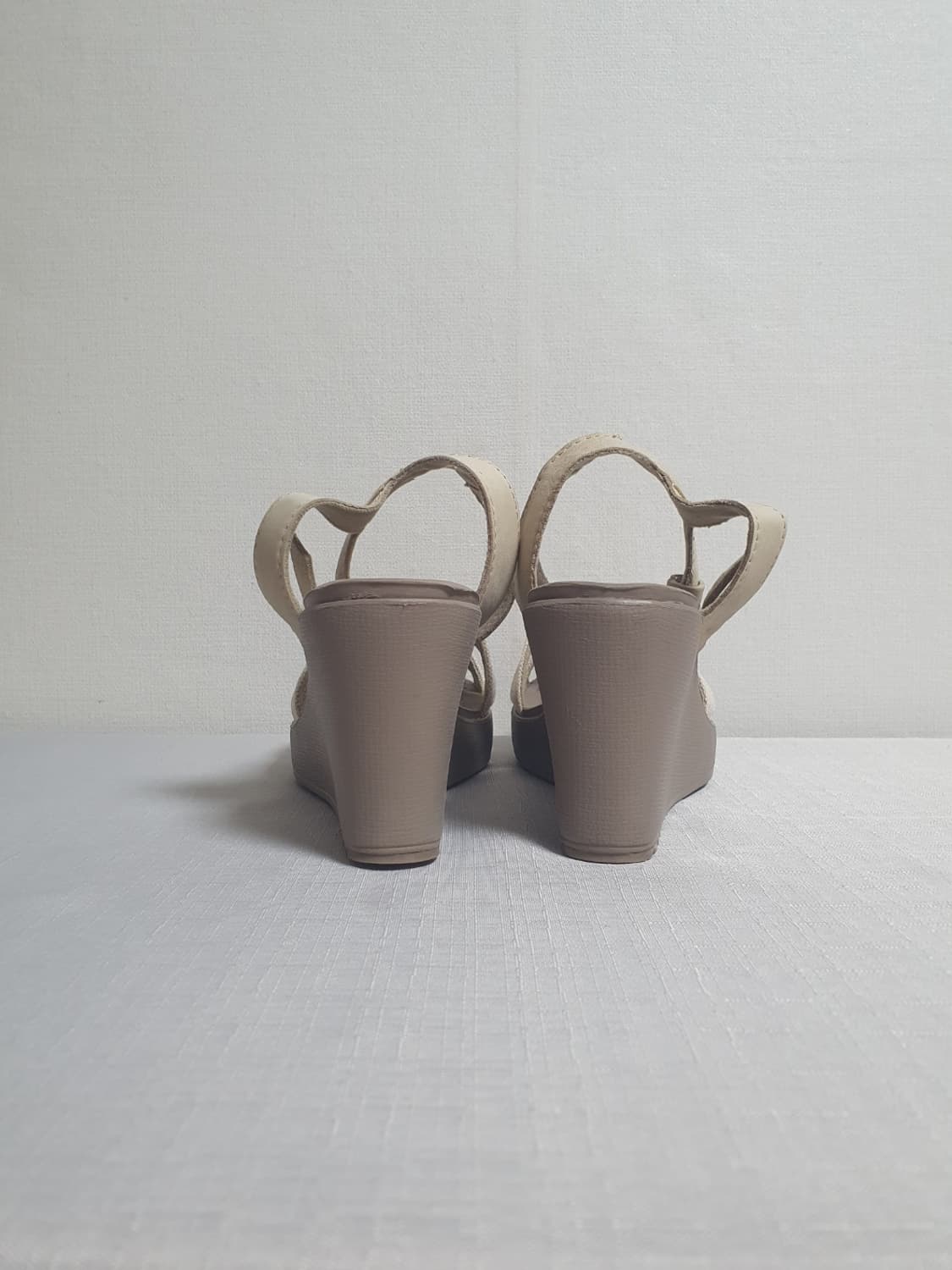 240mm 크록스 레이 웨지 샌들 베이지 W7 상품이미지4