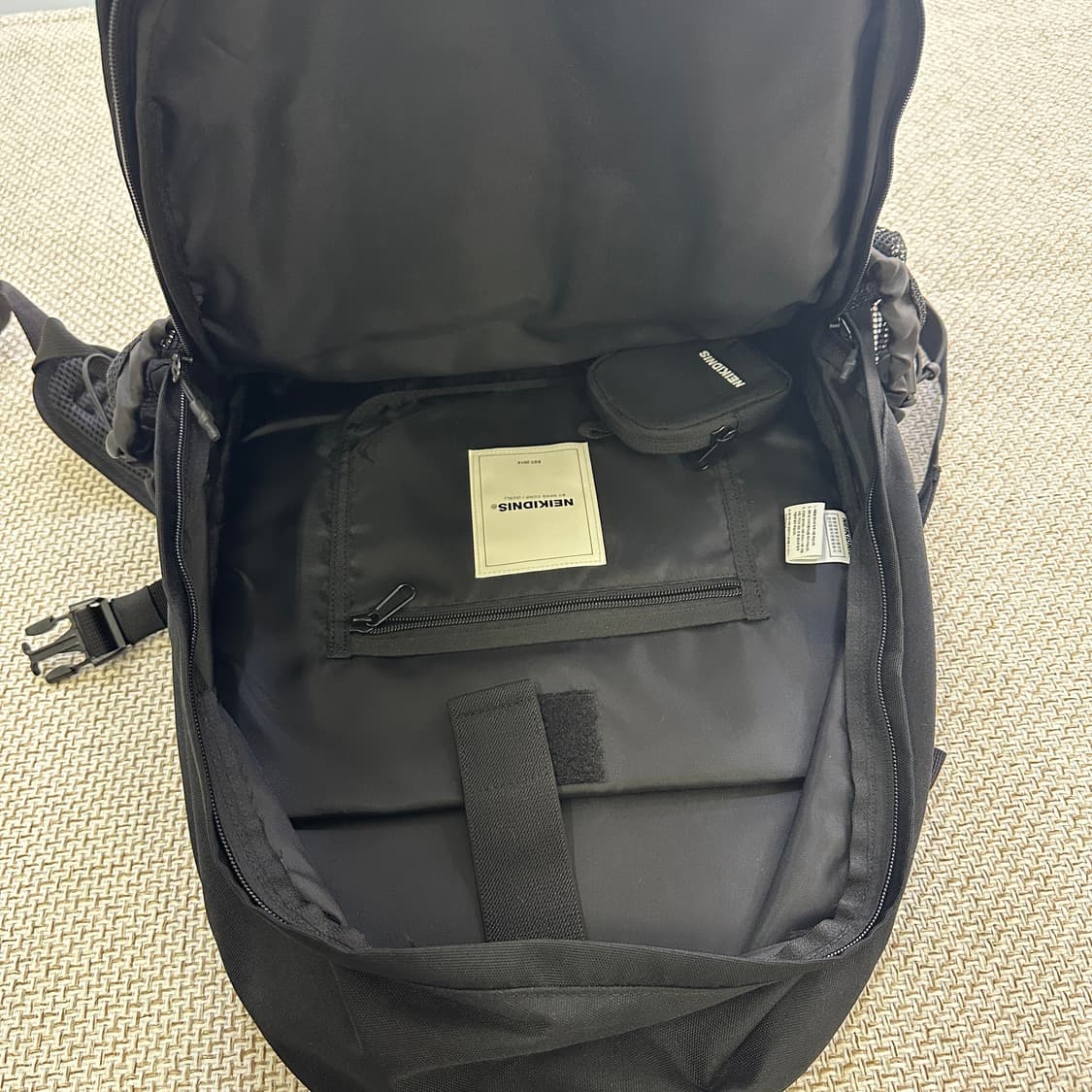 실측확인 네이키드니스 앱솔루트 백팩 0420D 상품이미지3
