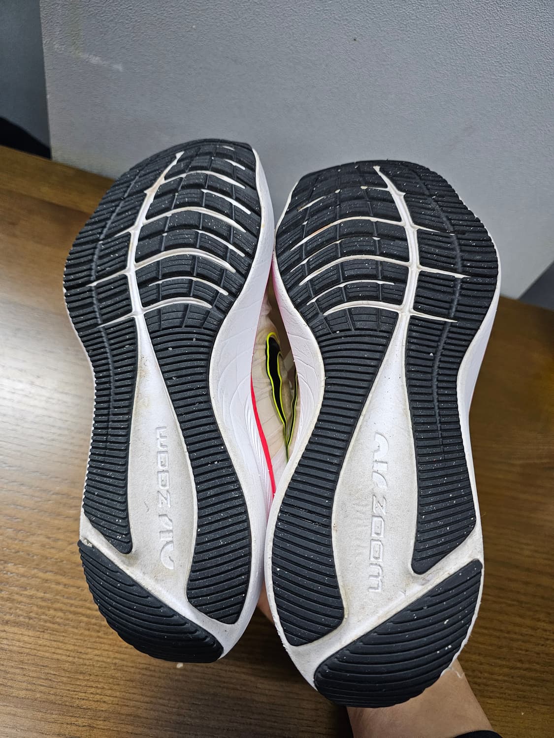 나이키 줌 윈플로 8 '화이트 브라이트 크림슨 상품이미지9