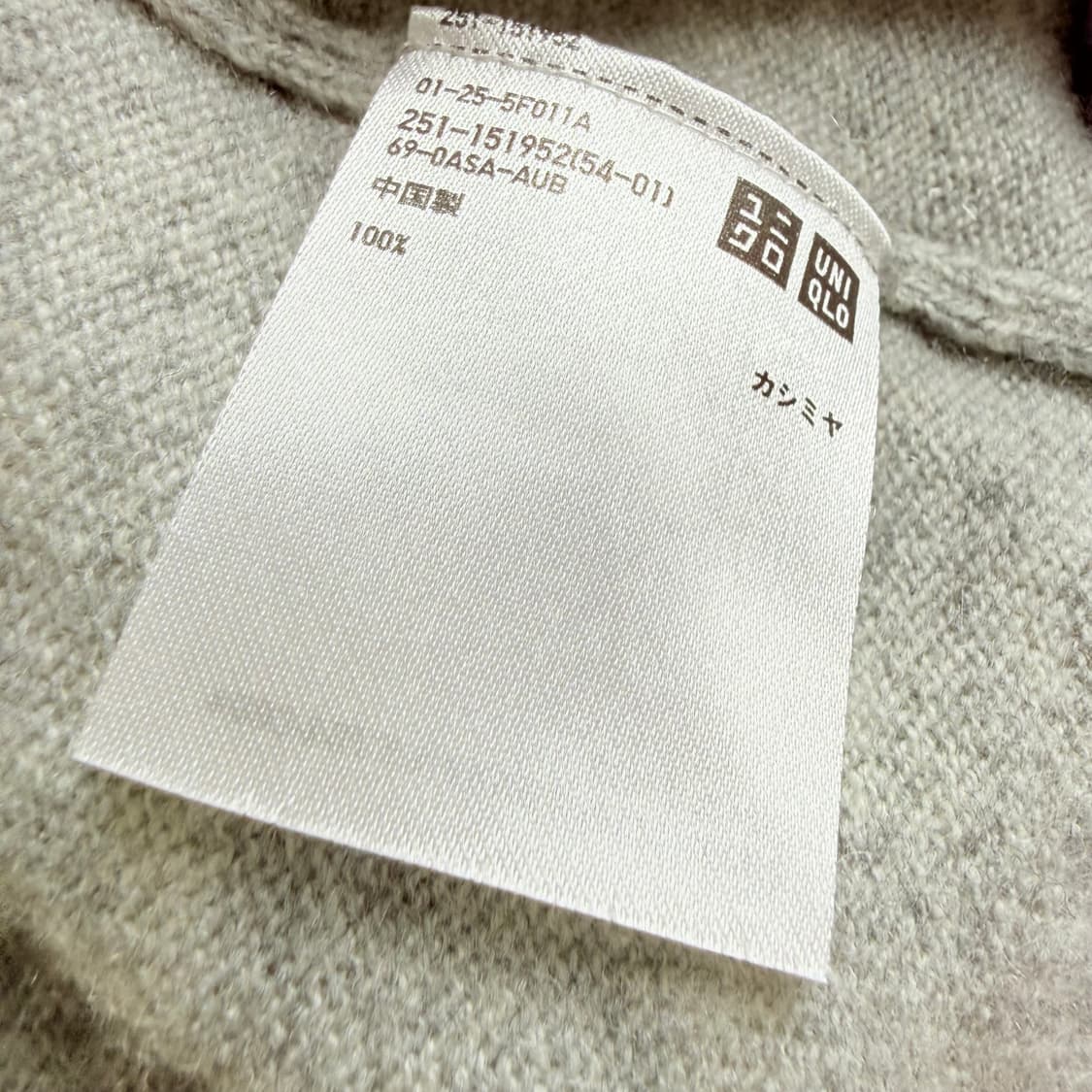 [캐시미어 100%] 유니클로 그레이 브이넥 니트 M 상품이미지5