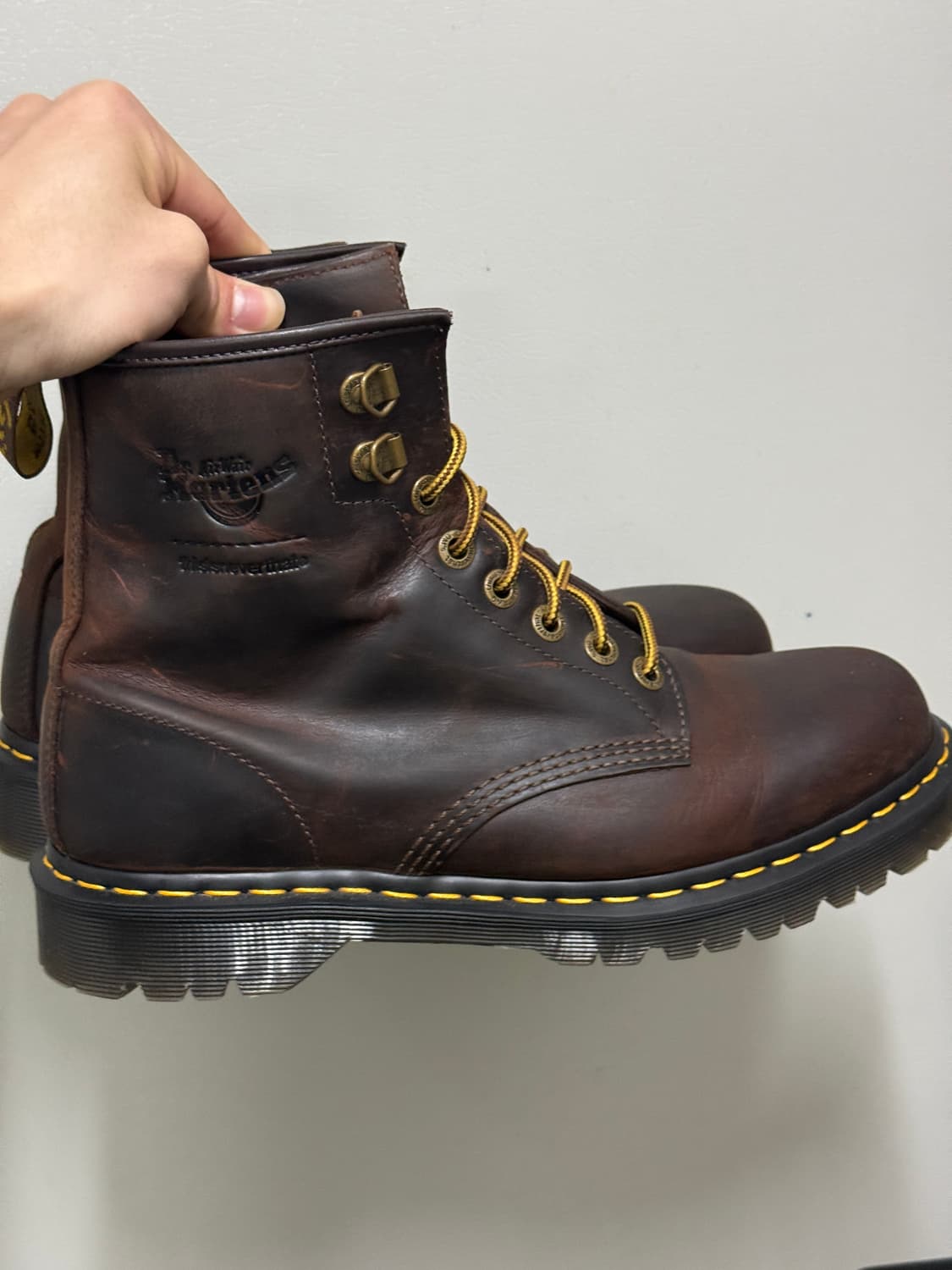 닥터마틴 디스이스네버뎃 1460 왁스드 풀 그레인 브 라운 280 상품이미지2