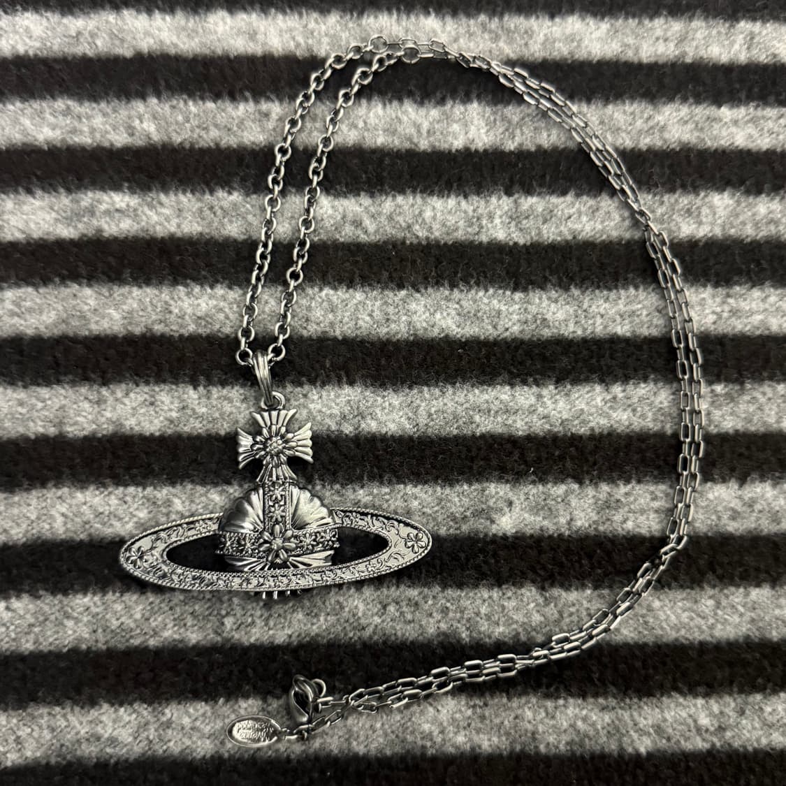 비비안웨스트우드 고딕 빅 팬던트 목걸이 상품이미지1