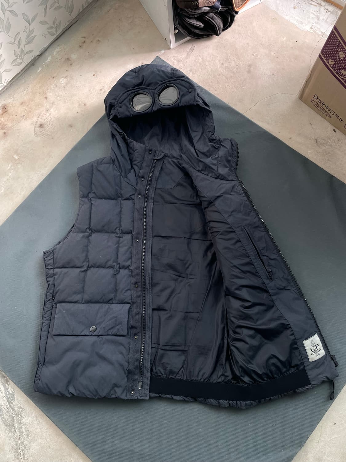 씨피컴퍼니 고글 조끼 패딩 105(100 가능) 상품이미지3