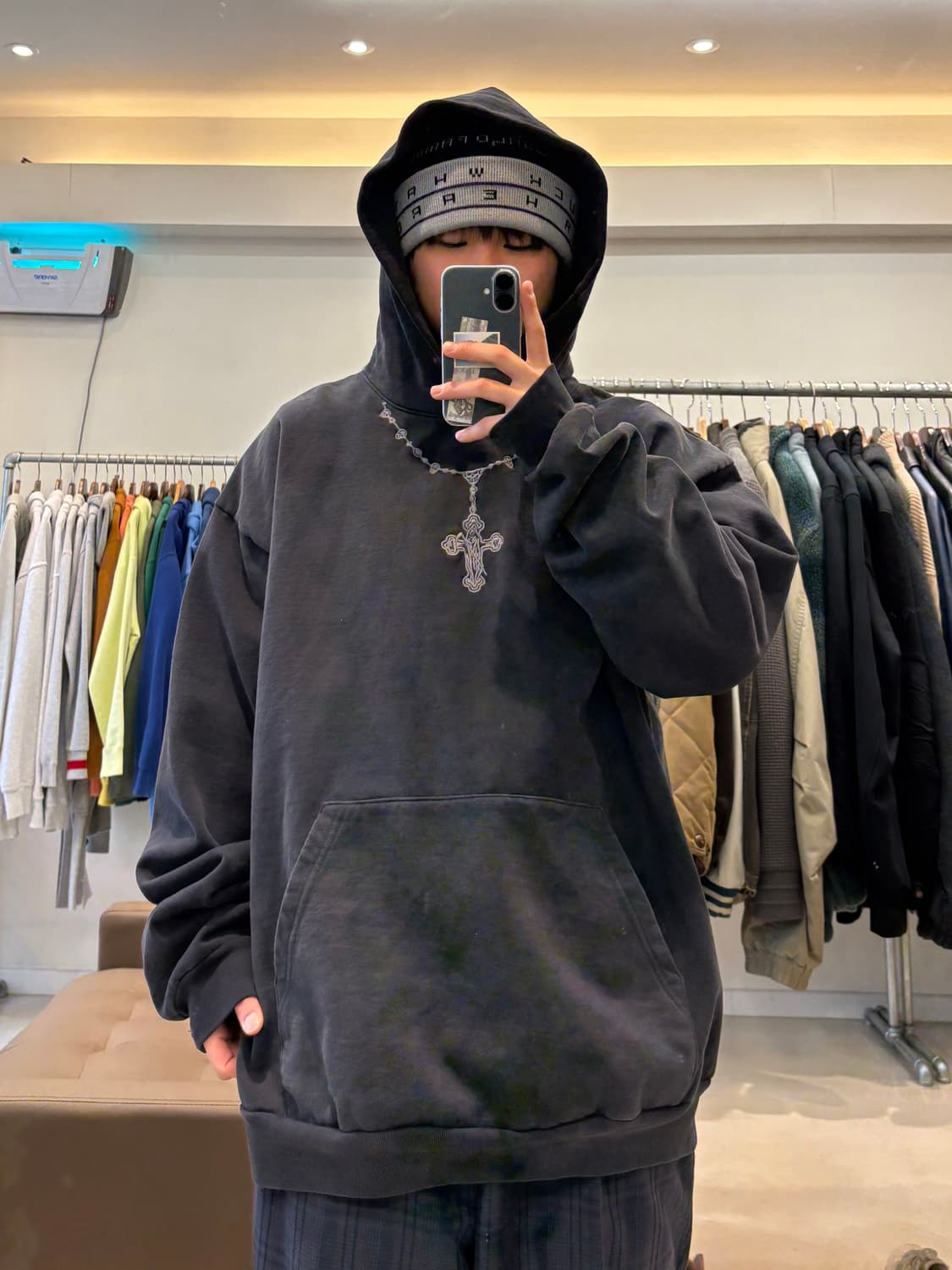 워렌로타스 십자가 자수 후드티 상품이미지5