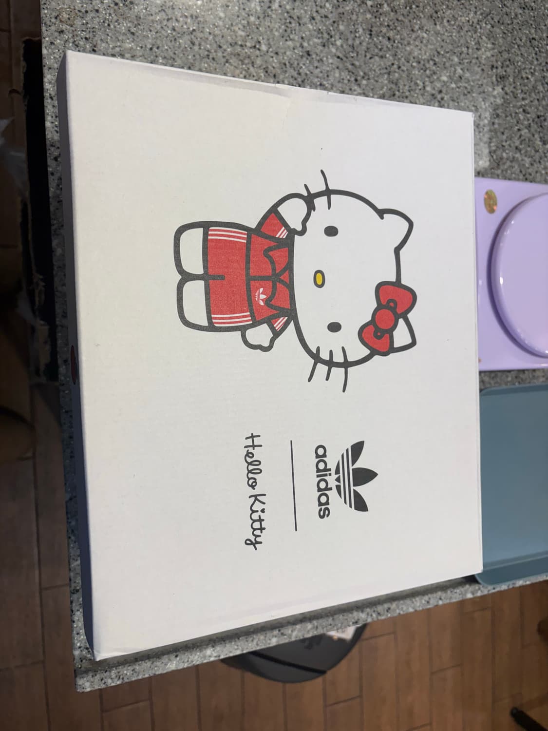 헬로키티X아디다스 상품이미지1