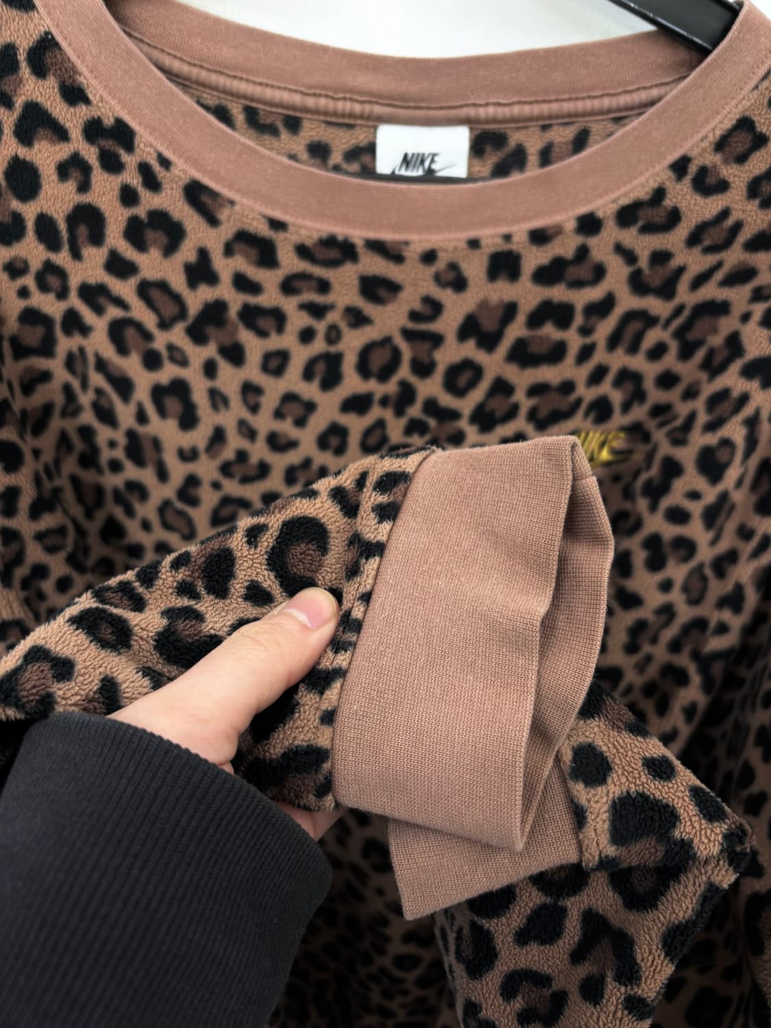 나이키 레오파드 우먼 후리스 맨투맨 상품이미지4