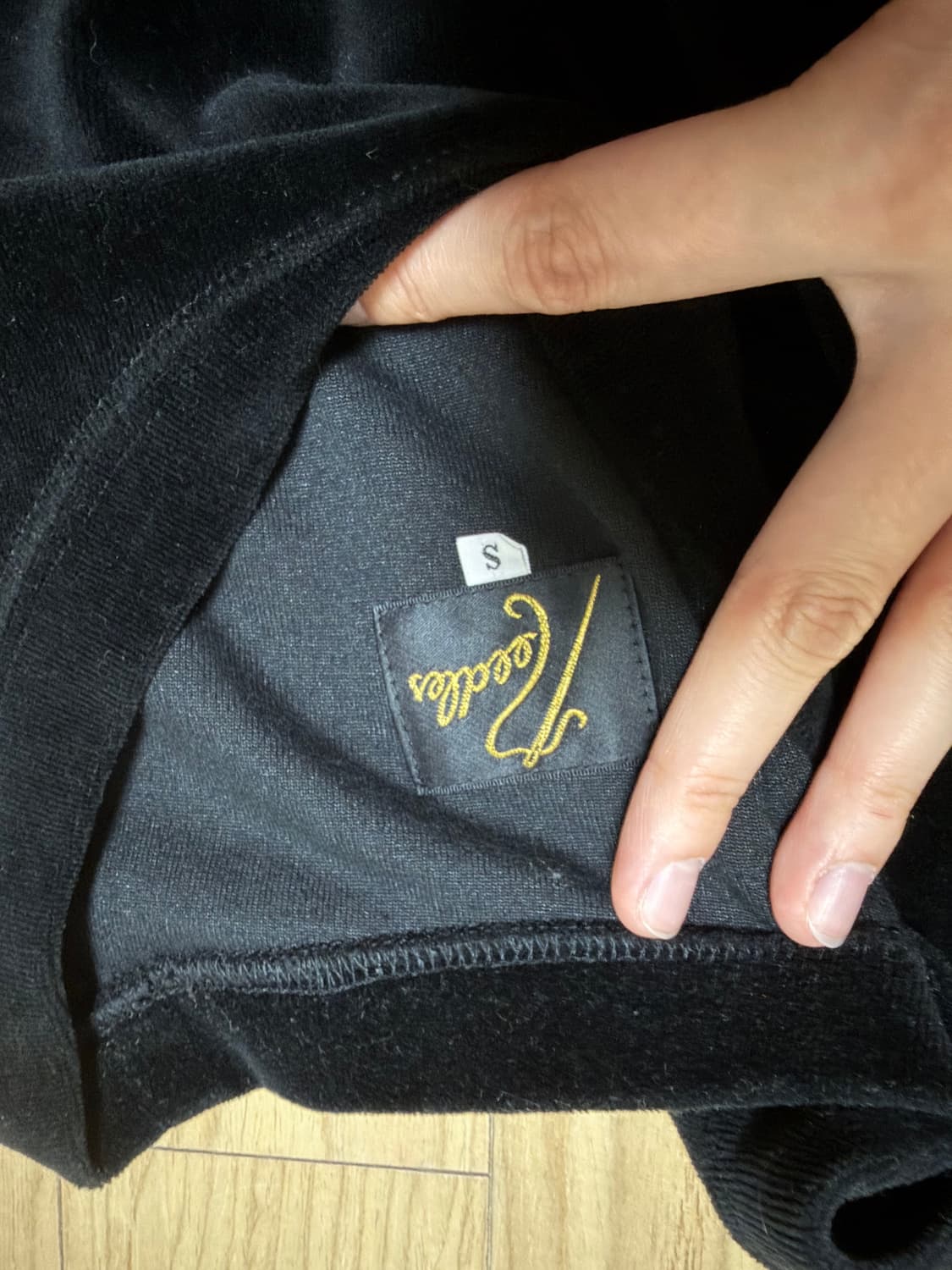 니들스 벨벳 롱슬리브 상품이미지3