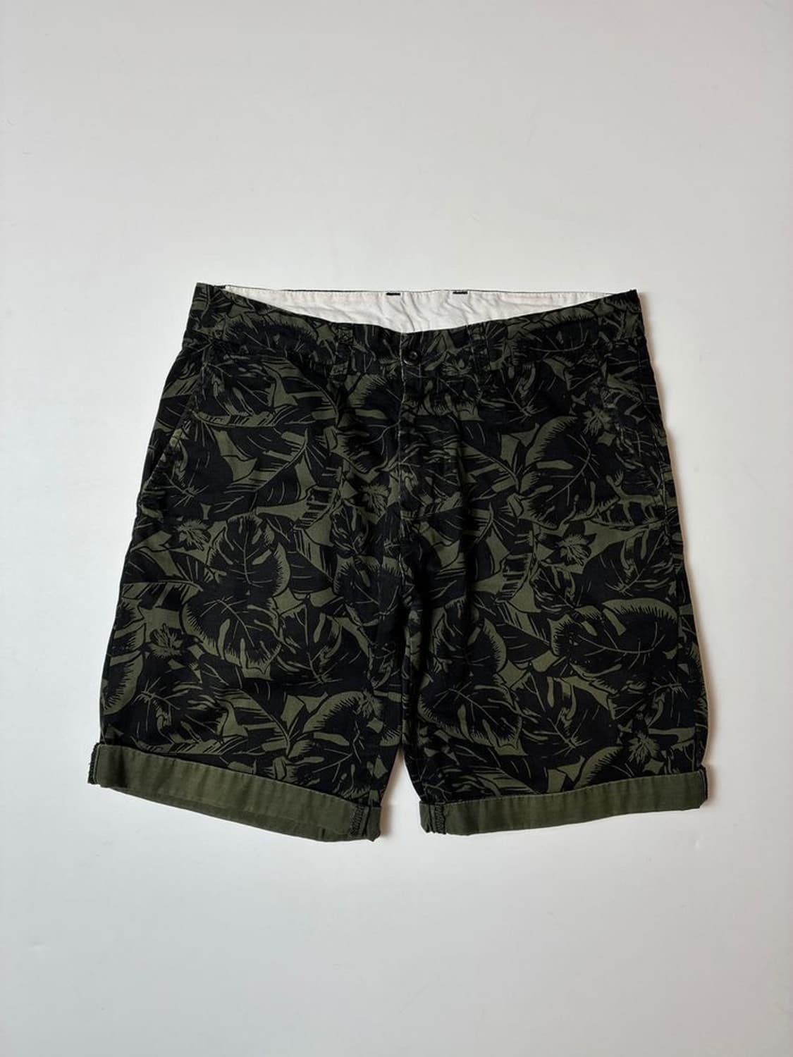 칼하트 WIP 존슨 로터스 프린트 쇼츠 PN8708 상품이미지1