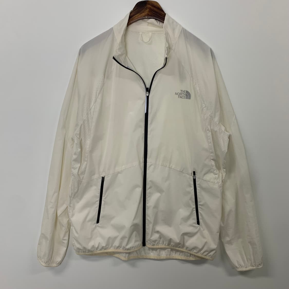 노스페이스 화이트 윈드 경량 바람막이 상품이미지2