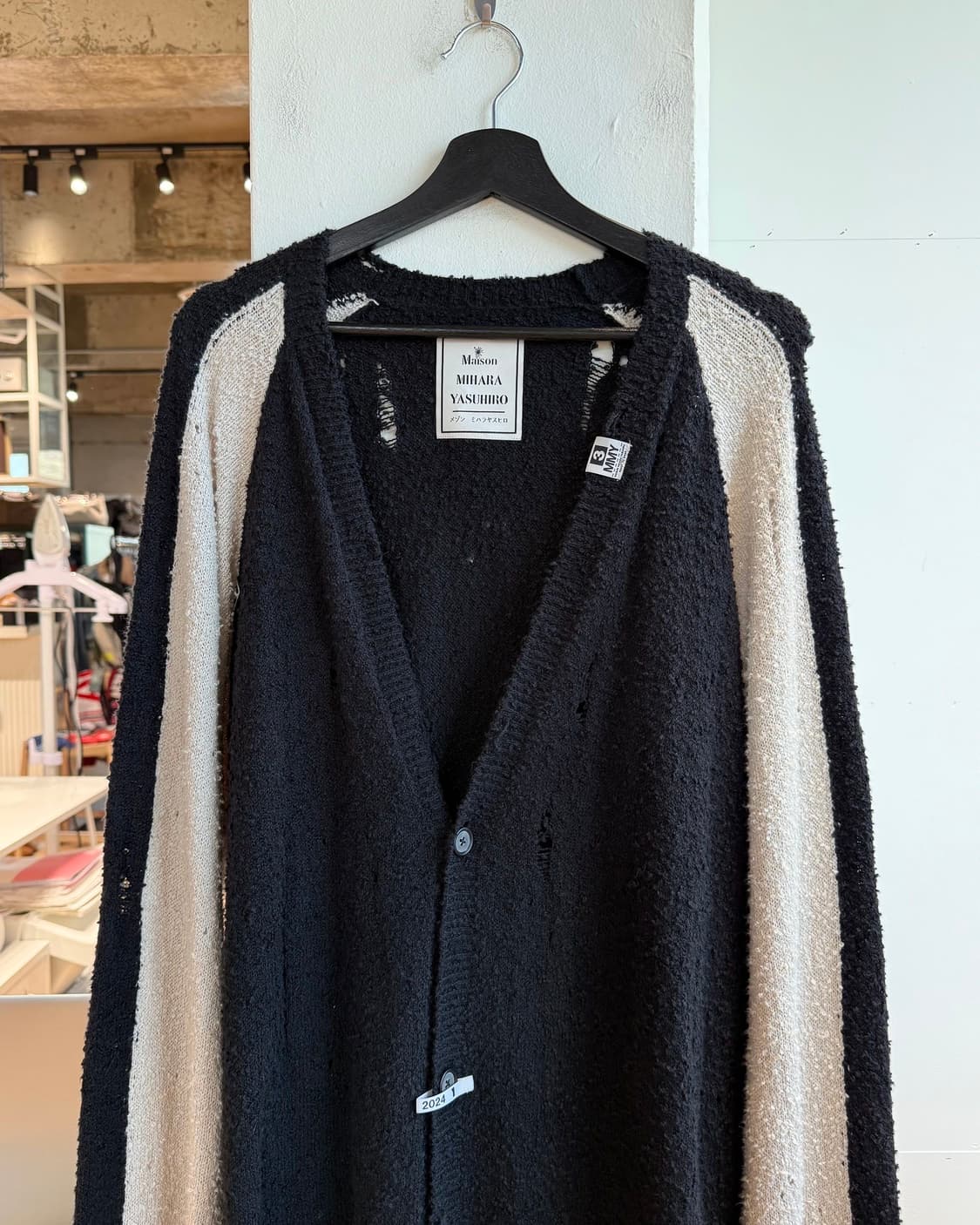 미하라 야스히로 블랙 24ss 디스트레스 니트 가디건 상품이미지3