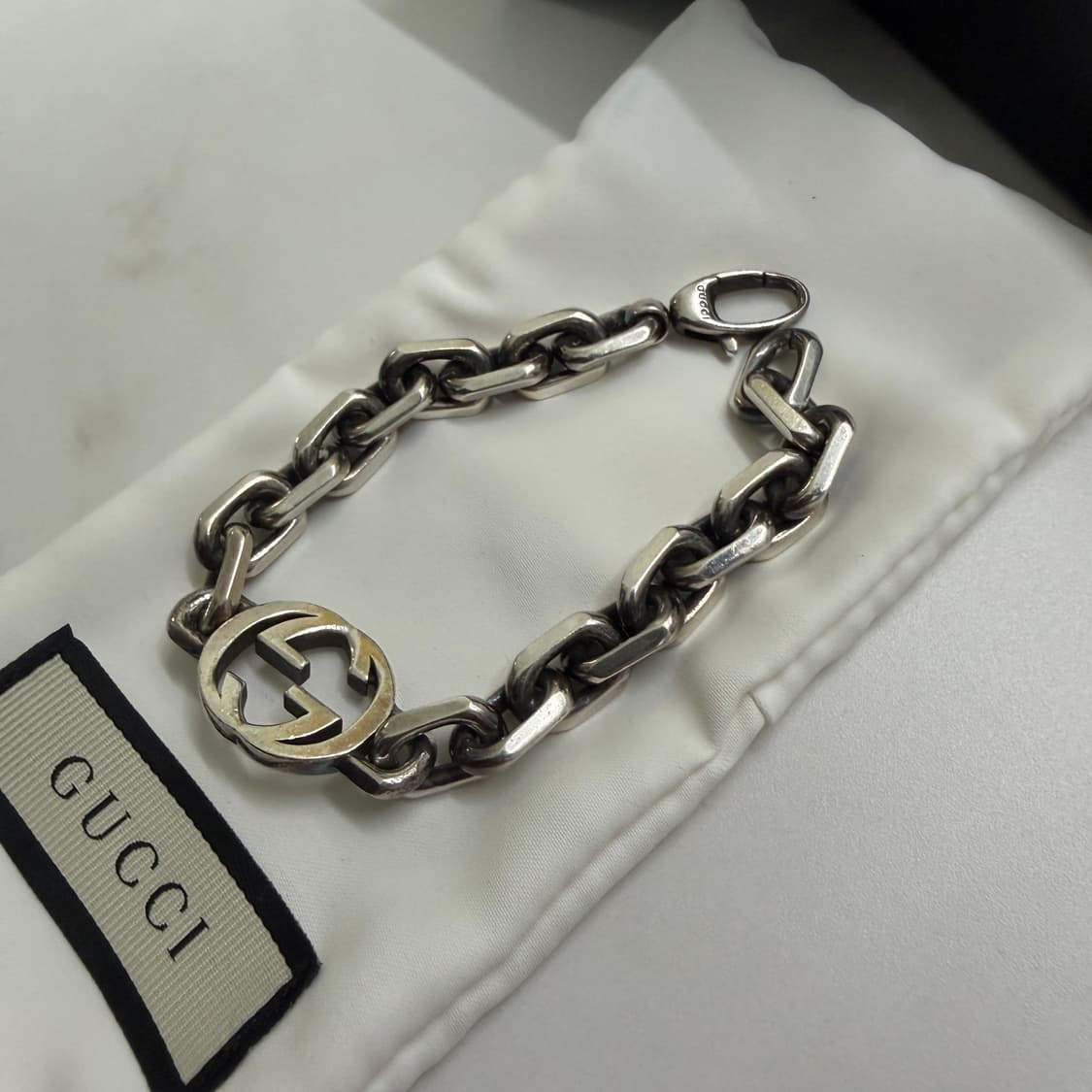 구찌 인터로킹G 와이드팔찌 18호 상품이미지3