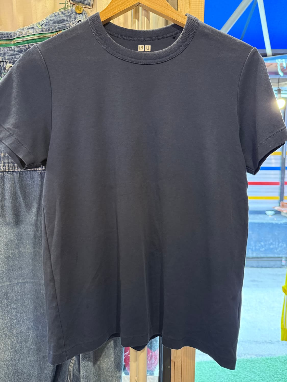 유니클로 네이비 반팔 티셔츠 상품이미지1