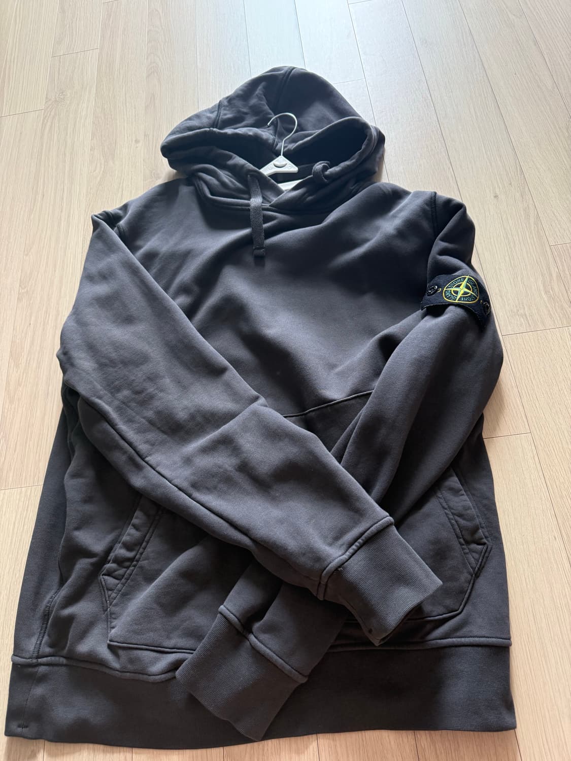 스톤아일랜드 후드티 다크그레이 상품이미지1