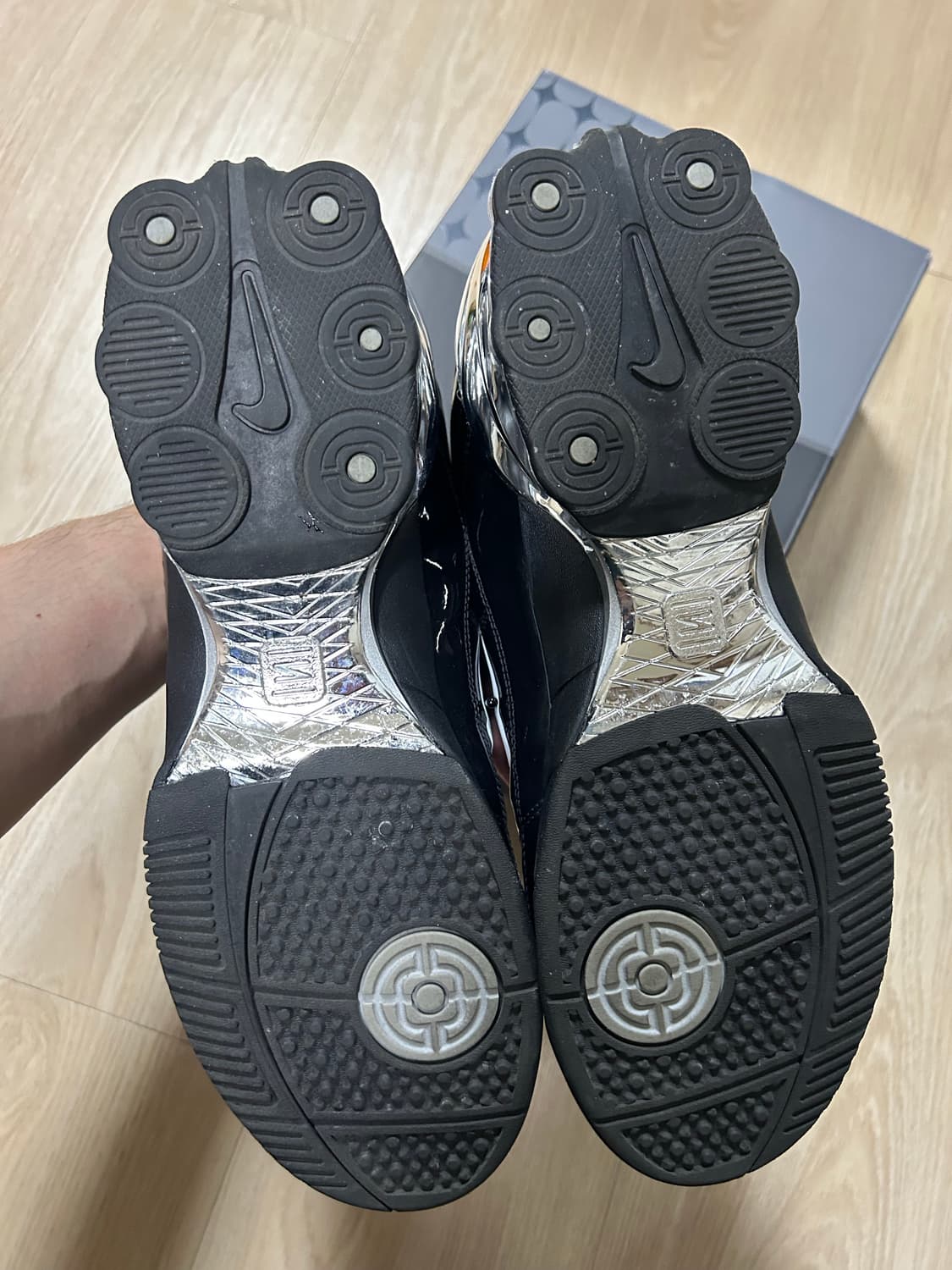 나이키 x 마하 암스테르담 토탈 90 샥스 마지아 블랙 앤 메탈릭 290 상품이미지4