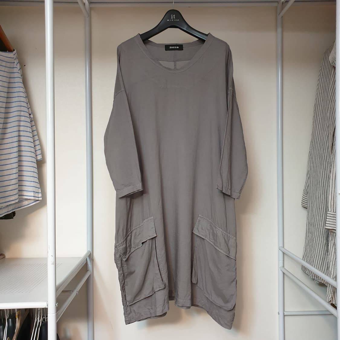 (매장판)ZUCCA 주카 친환경 리오셀소재 플랩포켓 포인트 루스핏 원피스 상품이미지3