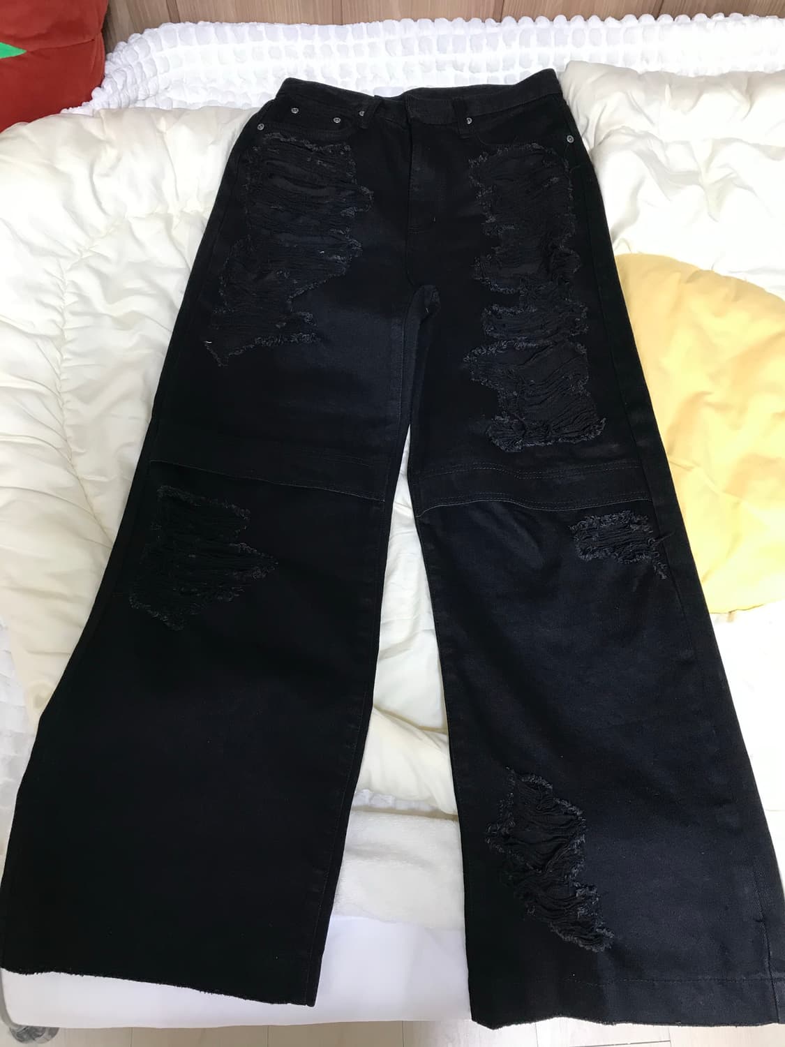 [새제품] 보헤미안서울 KNEE OPEN RIPPED WIDE JEANS 상품이미지5