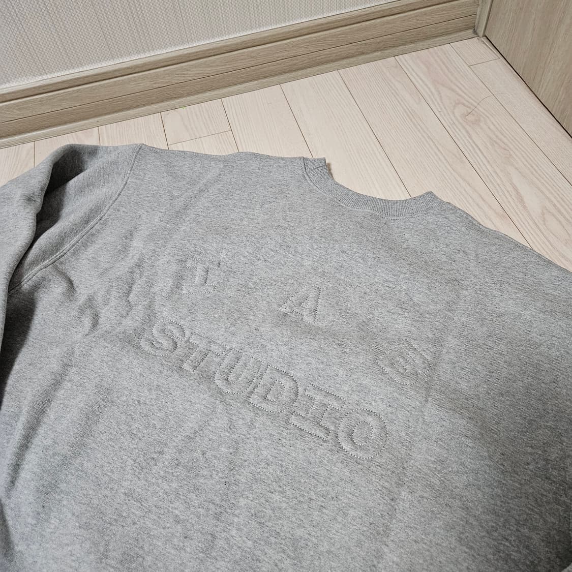 아이앱 엠보스드 맨투맨/L 상품이미지3