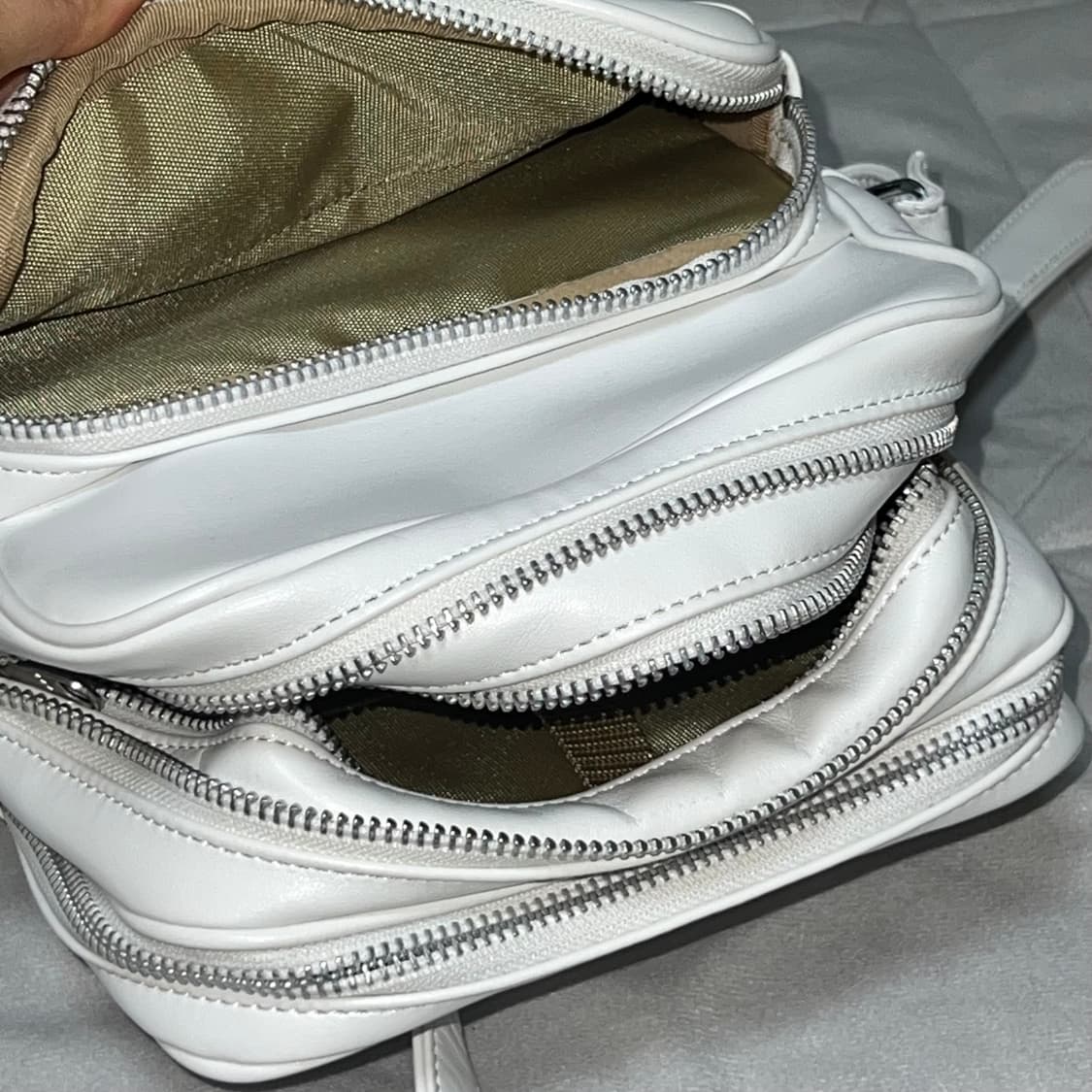 꼼데가르송 크로스백 화이트 상품이미지6