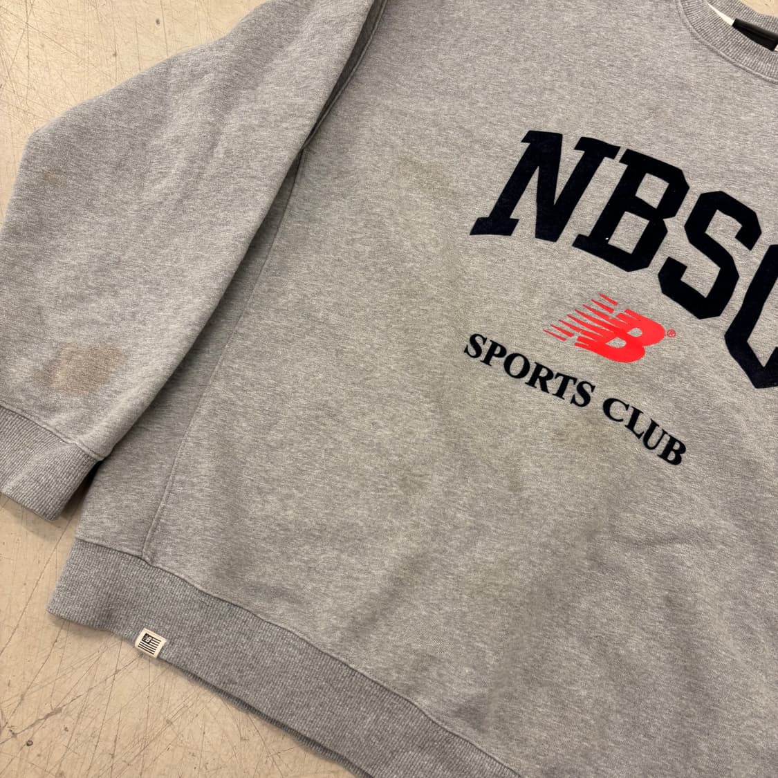 뉴발란스 스포츠 클럽 빅로고 맨투맨 상품이미지2