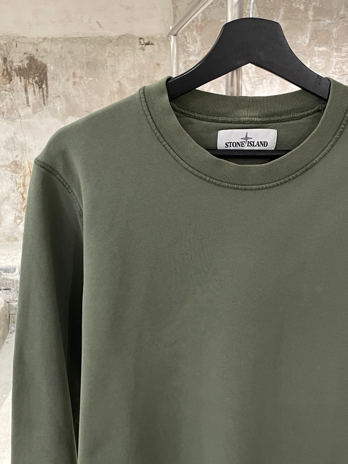스톤 아일랜드 라이트 카키 와펜 크루넥 스웻 셔츠 상품이미지2