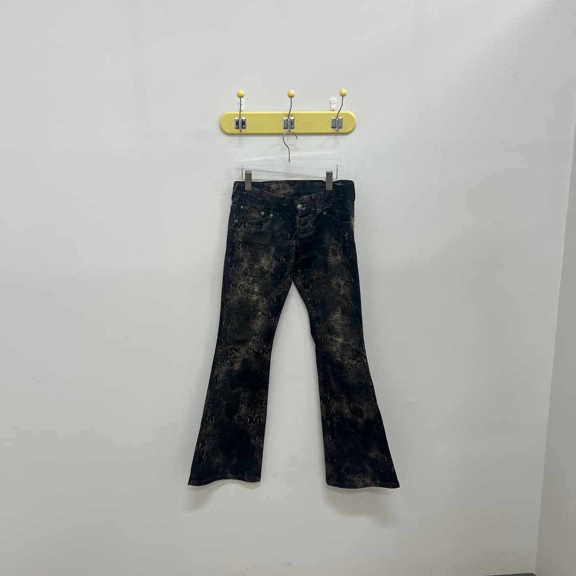 토네이도마트 00s 백레이스업 파이톤 플레어 팬츠 상품이미지4