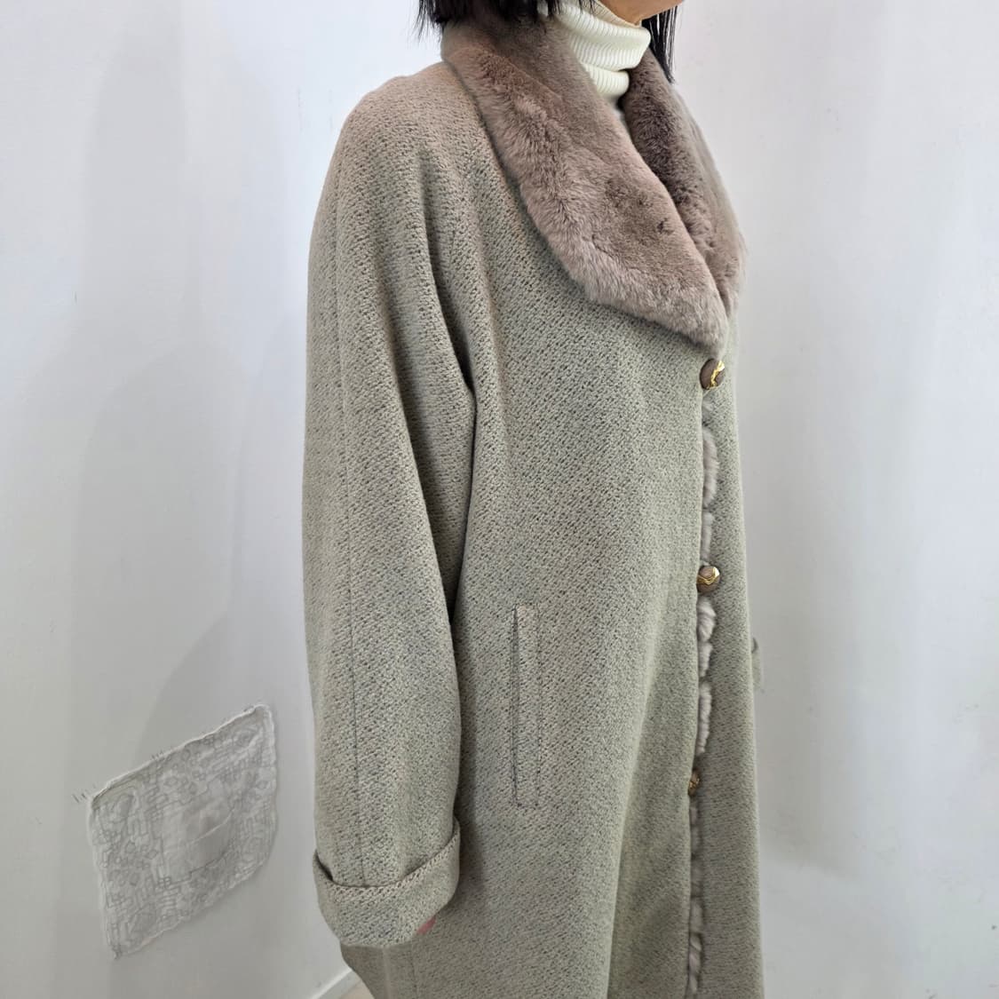 프리미엄 앙고라 울  퍼 트리밍 베이지 여성 롱코트 상품이미지3