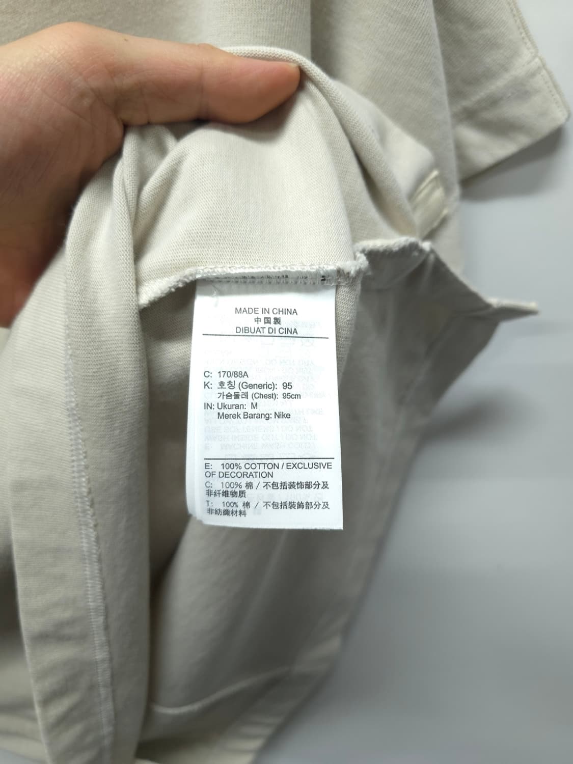 ​나이키 센터 스우시 백지퍼 포켓 반팔 티셔츠 (100) 상품이미지8