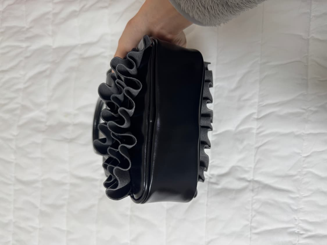 꼼데가르송 프릴백 상품이미지3