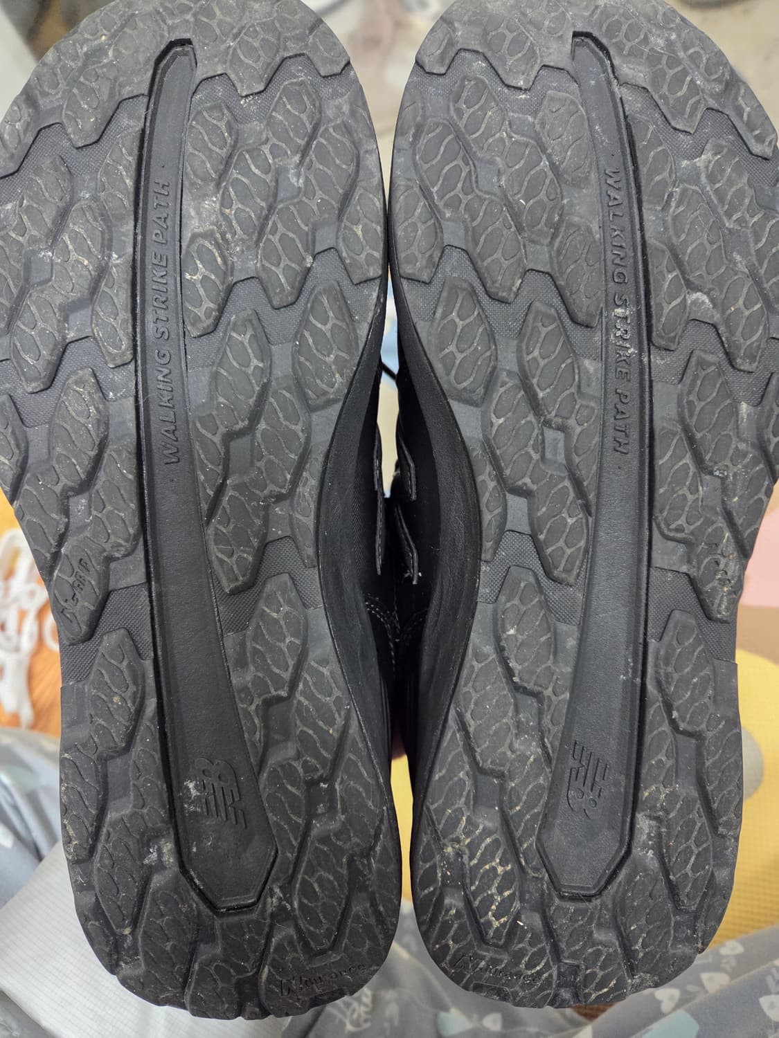 뉴발란스 880v7 고어텍스 블랙 255 상품이미지7