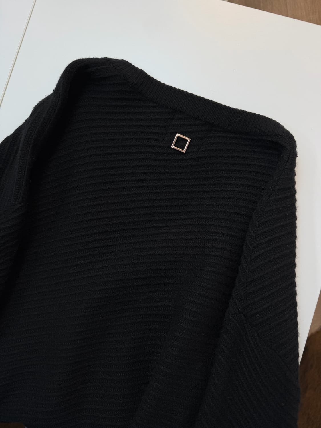 우영미 사선 니트 가디건 상품이미지1