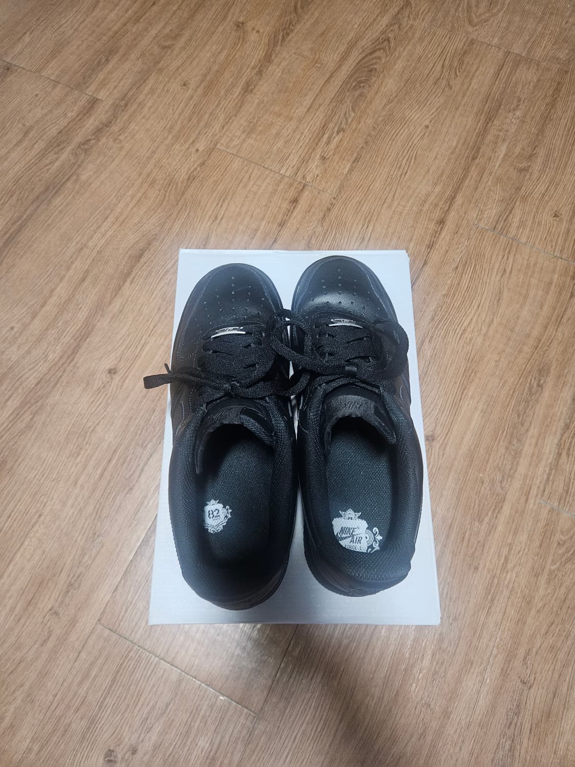 나이키 에어포스 로우 블랙 올검 275. 상품이미지4