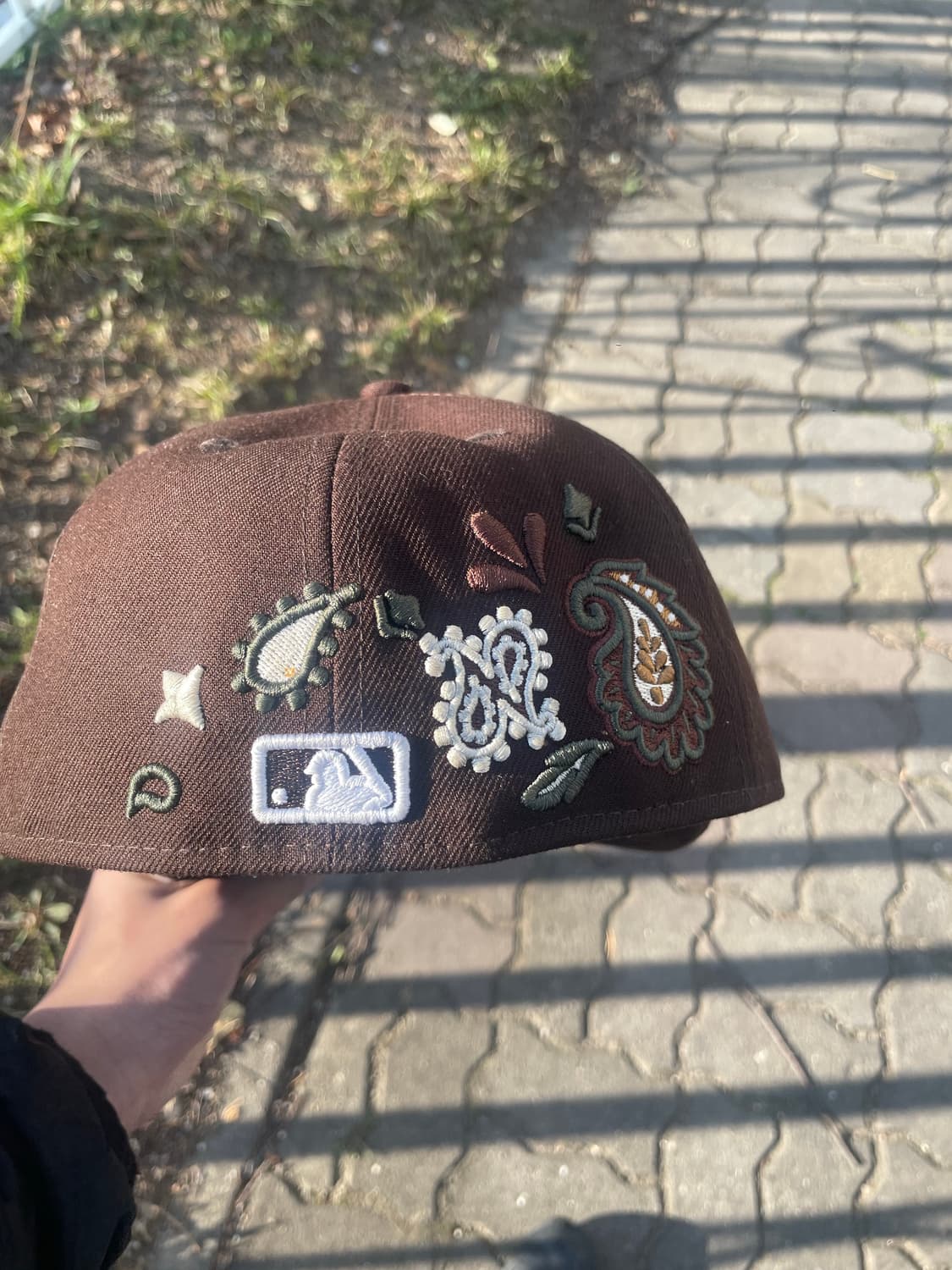 “New Era 뉴욕 양키스 59FIFTY 페이즐리 브라운 커스텀 캡 상품이미지1