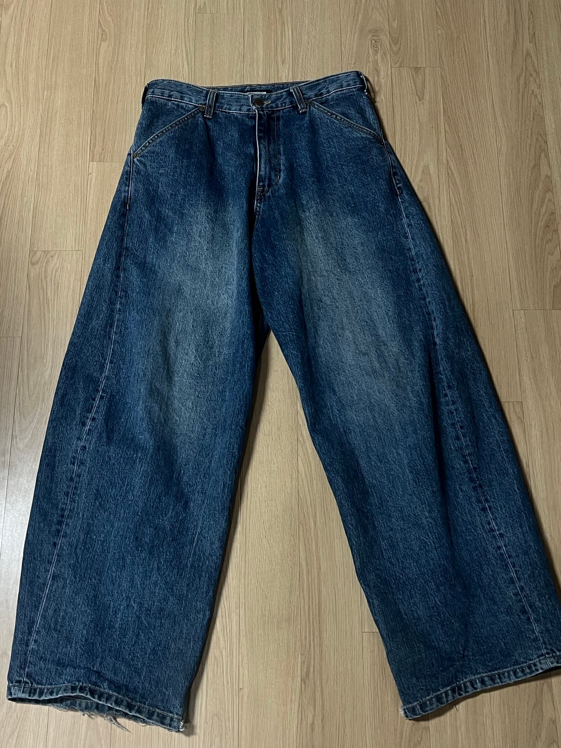 해칭룸 와이드커브진 워시드블루 2사이즈 상품이미지3