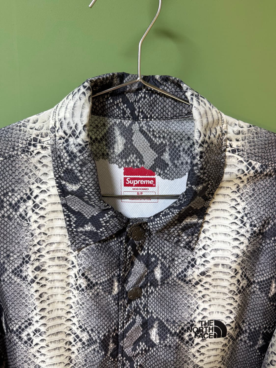 슈프림 X 노스페이스 18ss 뱀피 자켓 상품이미지3