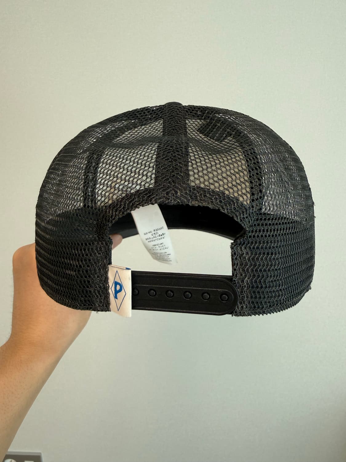 파타고니아 P-6 로고 트러커 캡 화이트 블랙 메쉬 상품이미지3