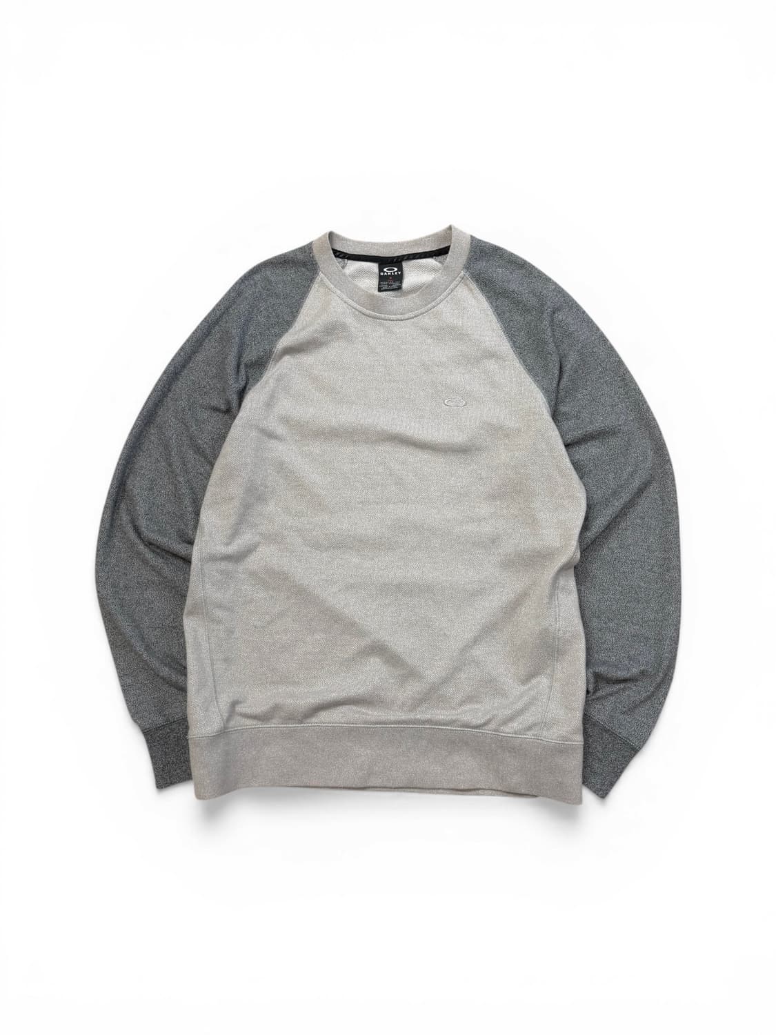 오클리(Oakley)의 그레이 컬러 블록 래글런 스웻셔츠 상품이미지1