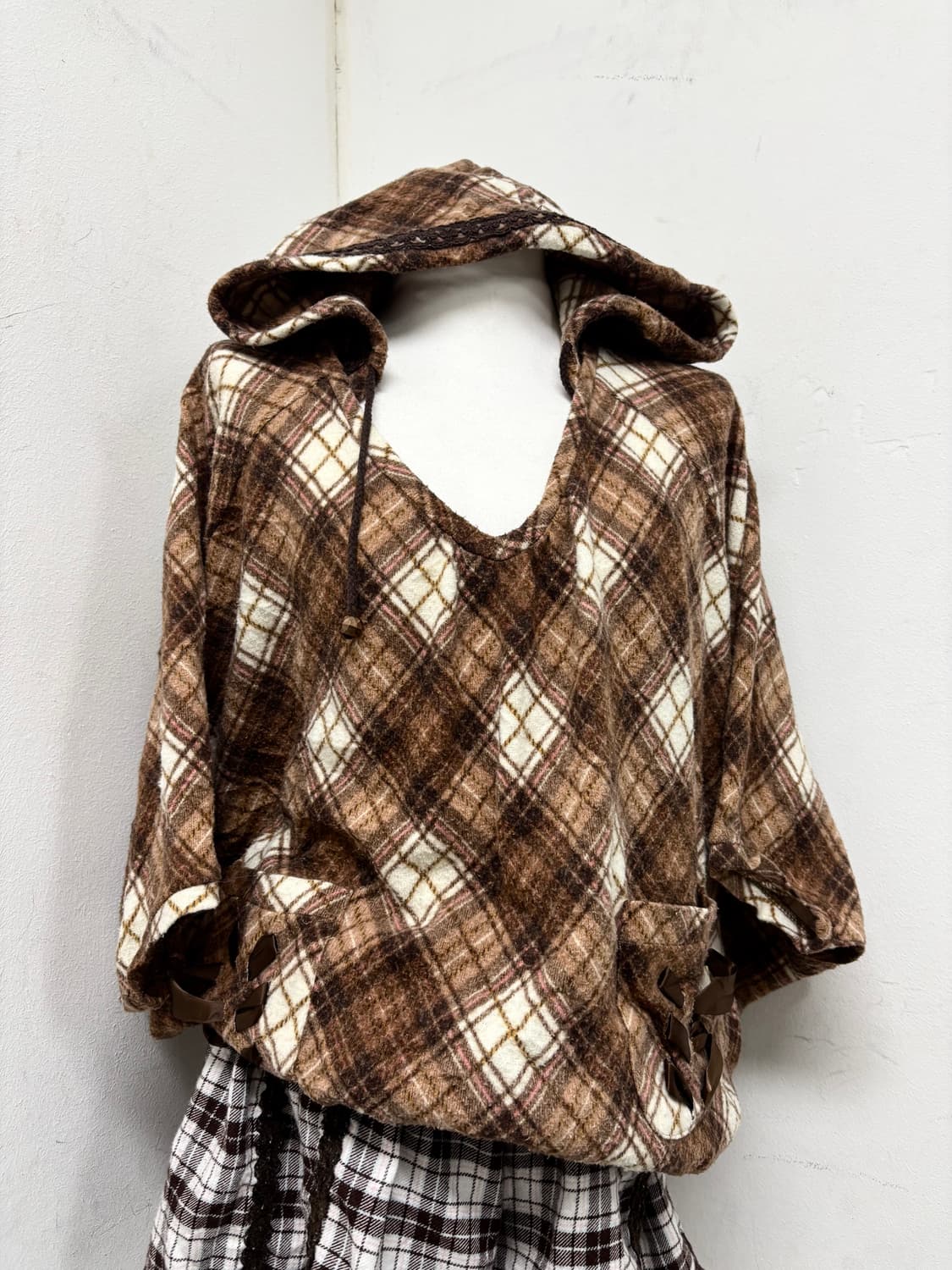 Top: [LIZLISA]rare 딸기초코 판초 후드  상품이미지9