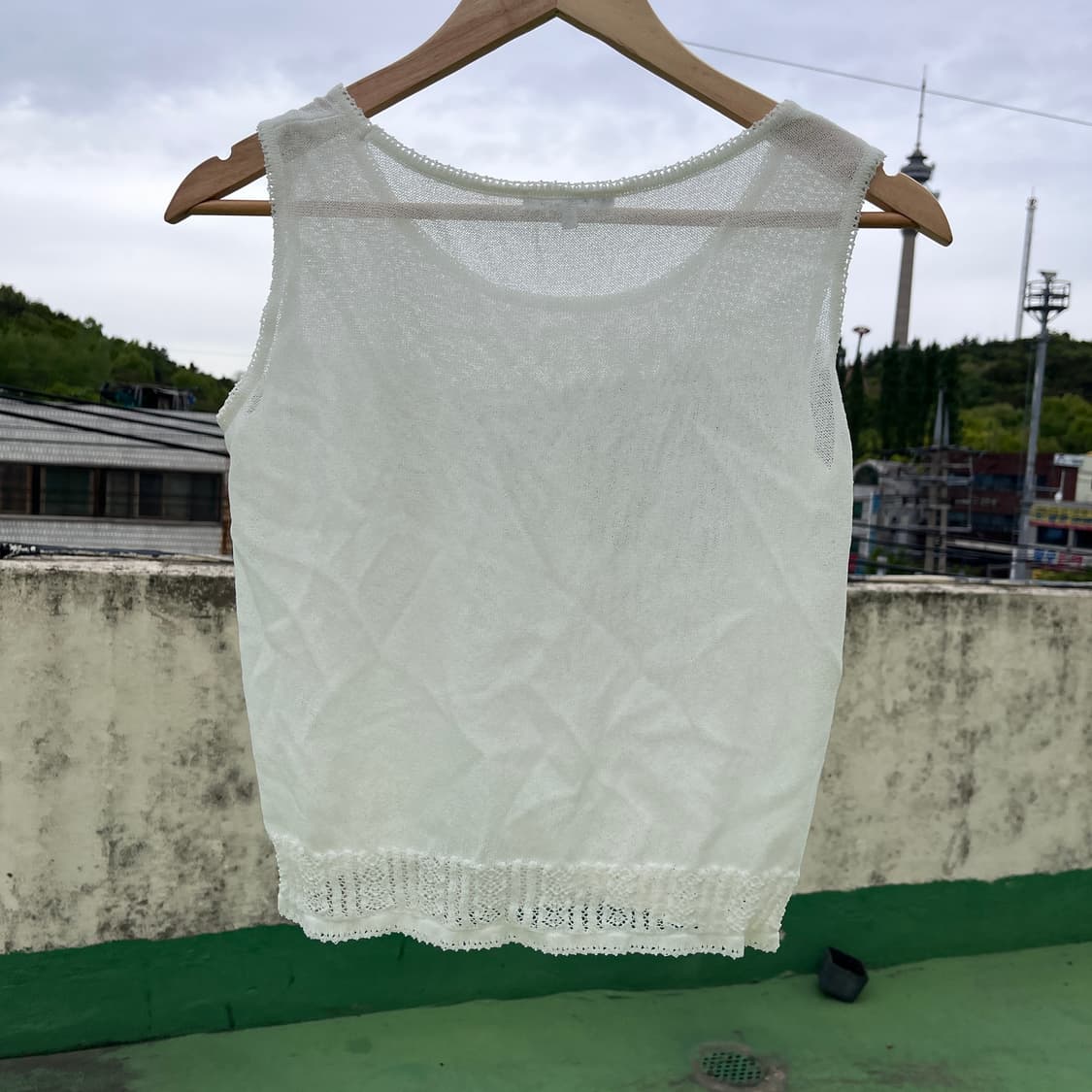 White Sheer Sleeveless Knit Top 상품이미지3