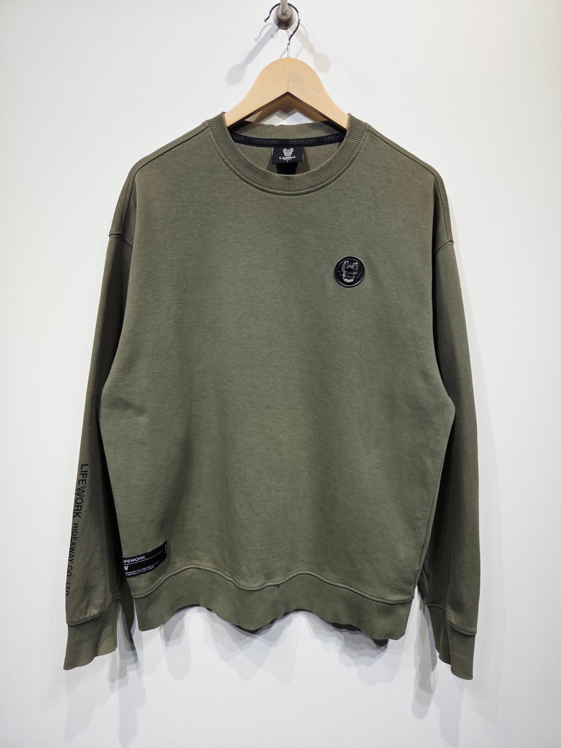 라이프워크 카키 라독 레더 와펜 맨투맨_S 상품이미지2