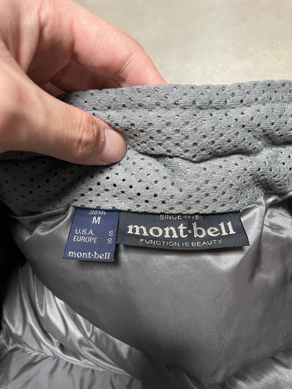 몽벨 라이트 알파인 구스 다운 경량 패딩 실버 그레이 상품이미지4