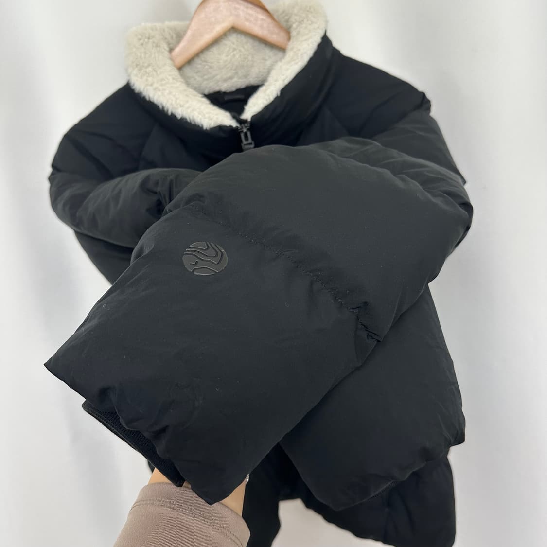 디스커버리 여자 오리털 가벼운 패딩 검정 95  iow 상품이미지9