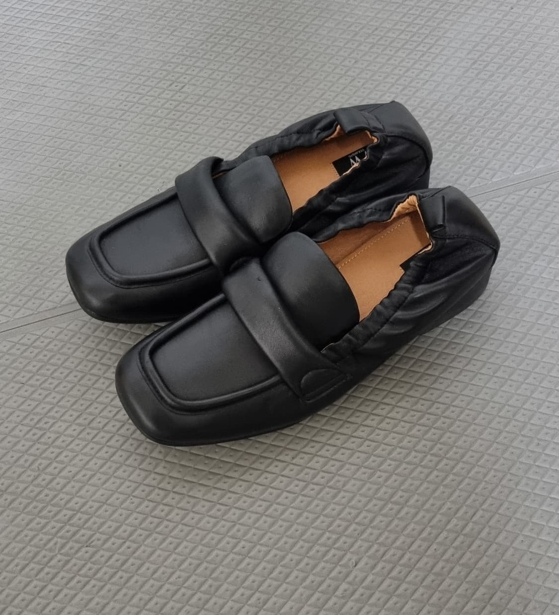 베라왕 소프트 셔링 로퍼 구두 상품이미지5