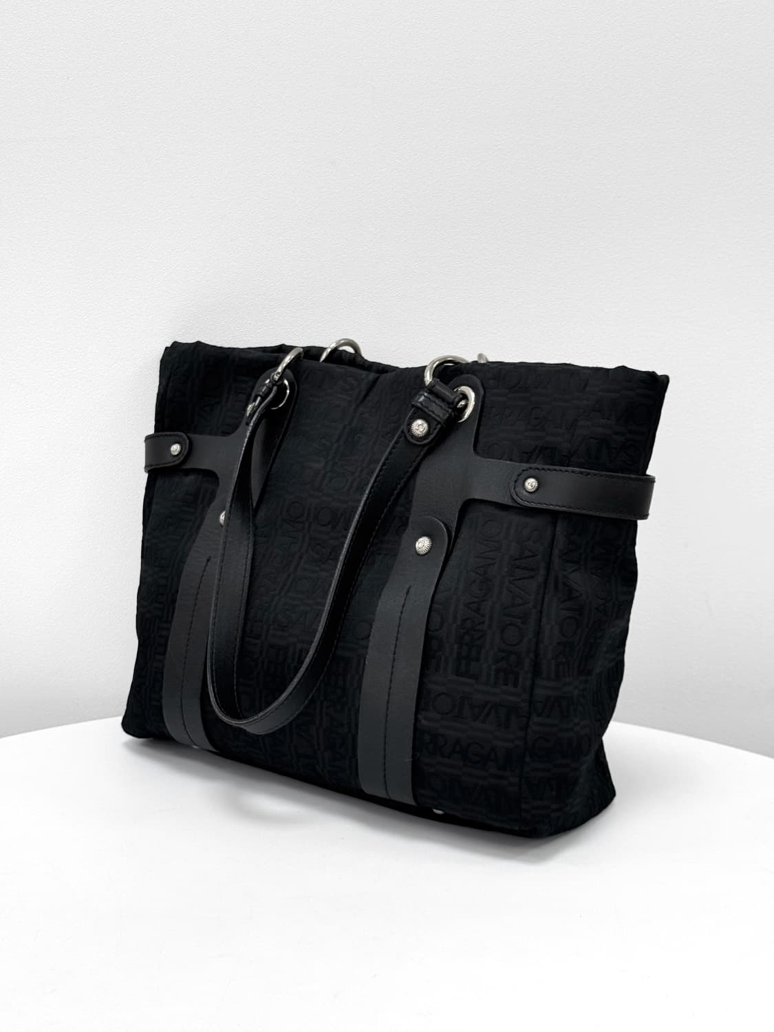 Ferragamo Jacquard Shoulder Bag 상품이미지3
