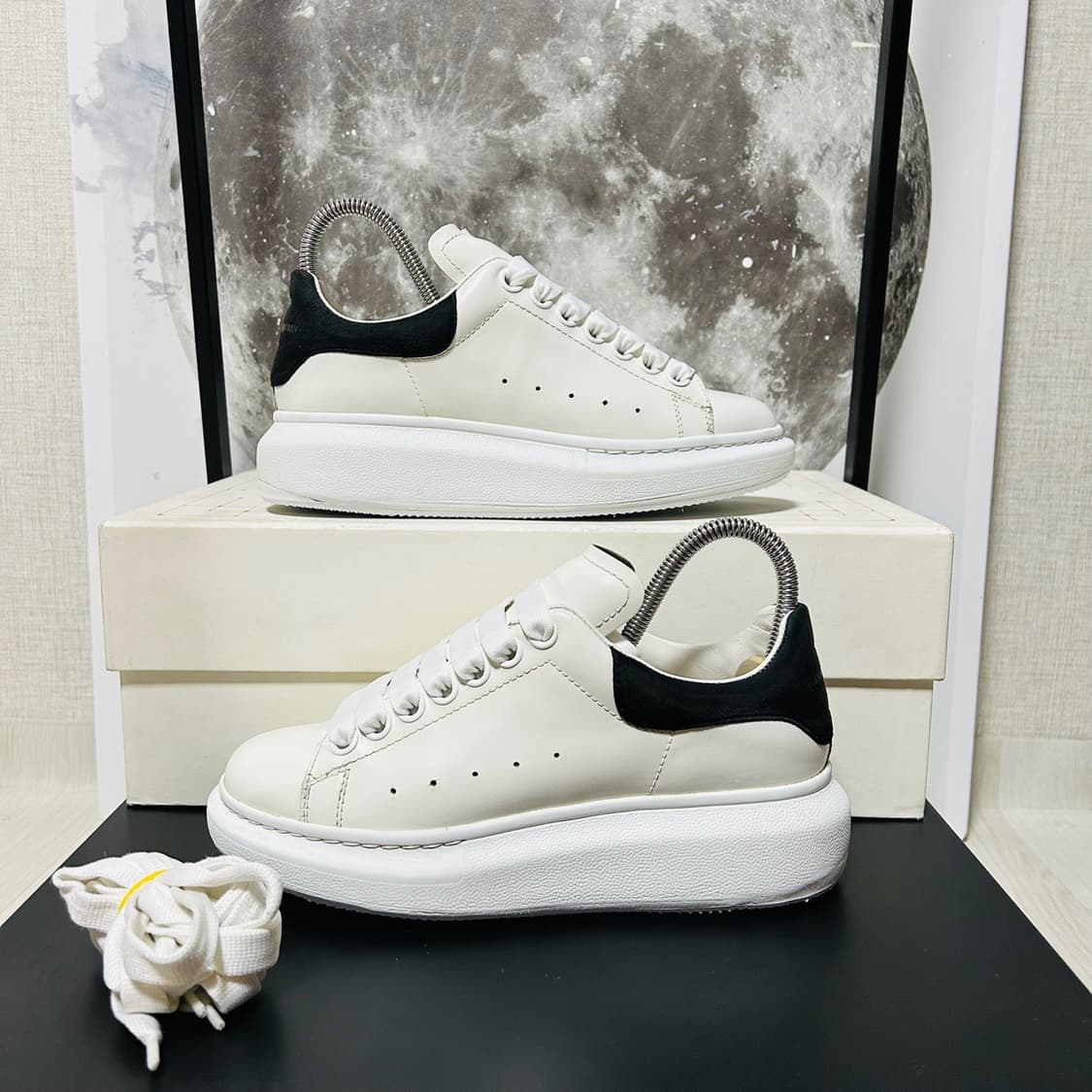 정품 35) 알렉산더 맥퀸 오버솔 스니커즈 225~23 상품이미지1