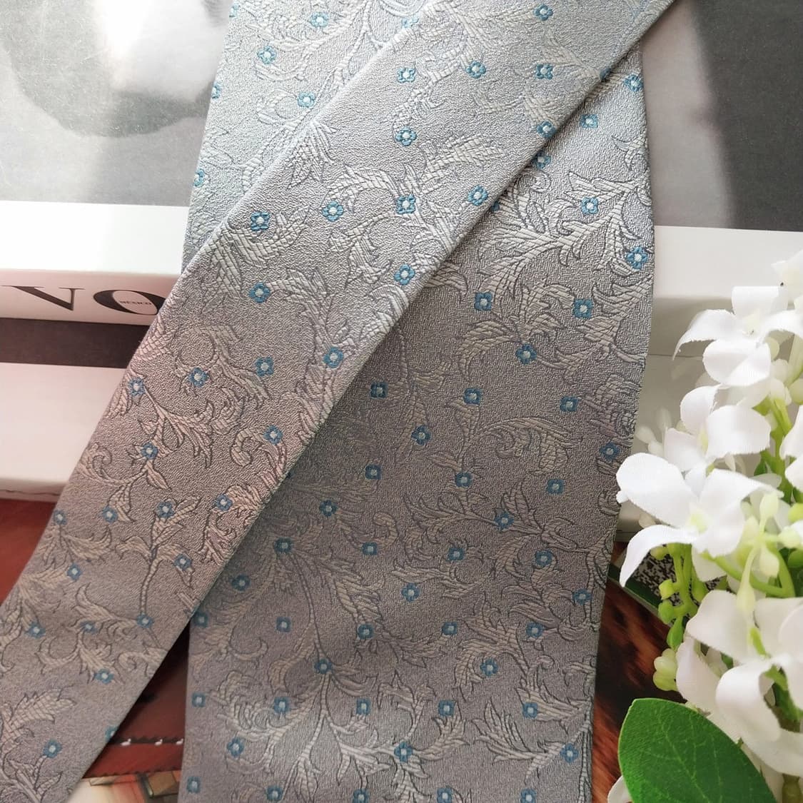 까르뱅 실크 그레이 플로럴 자카드 넥타이 9.5cm A+등급 K1550
 상품이미지4