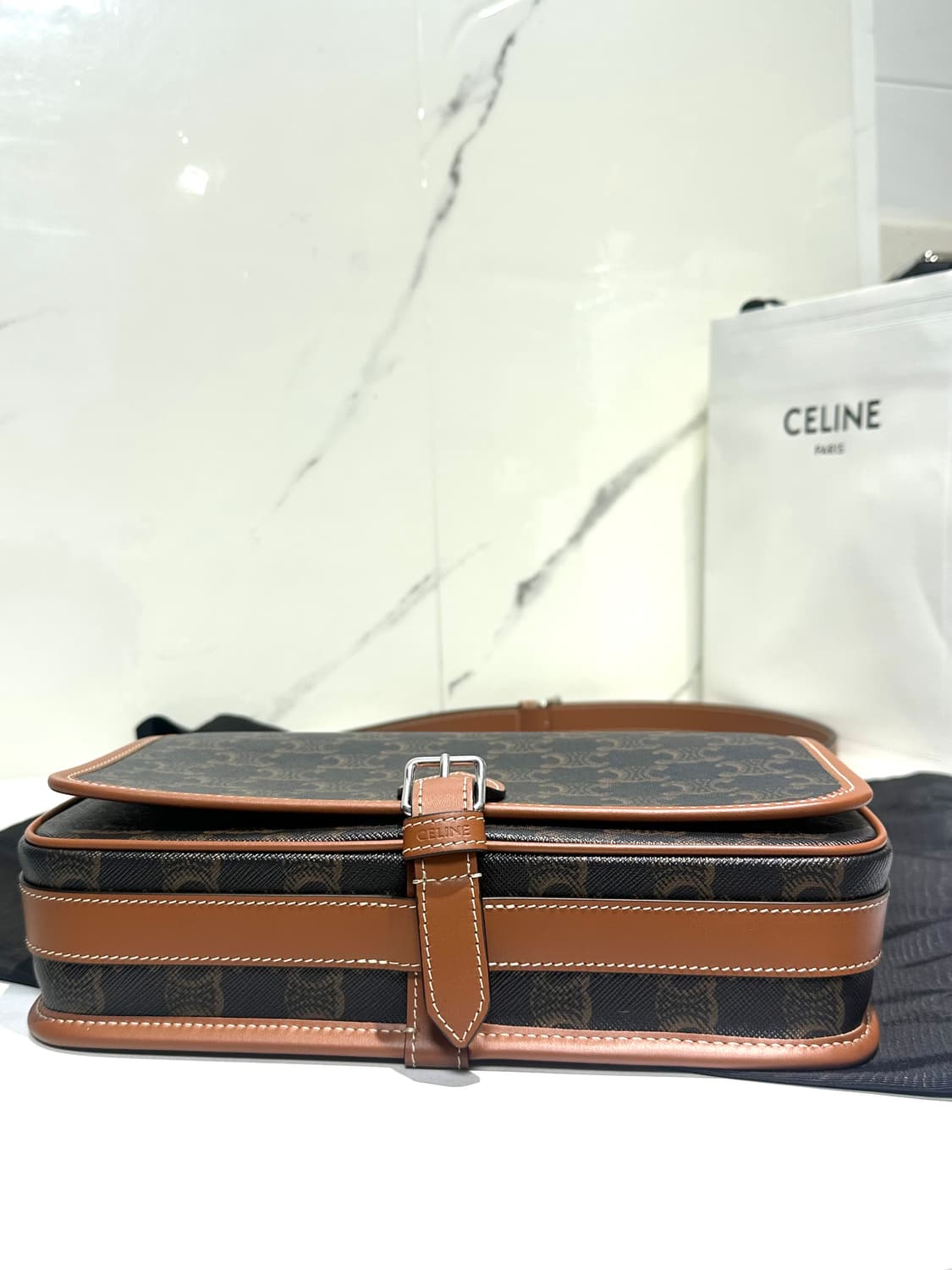 [새상품급 정품] 셀린느 폴코 메신저백 25년SS 상품이미지7